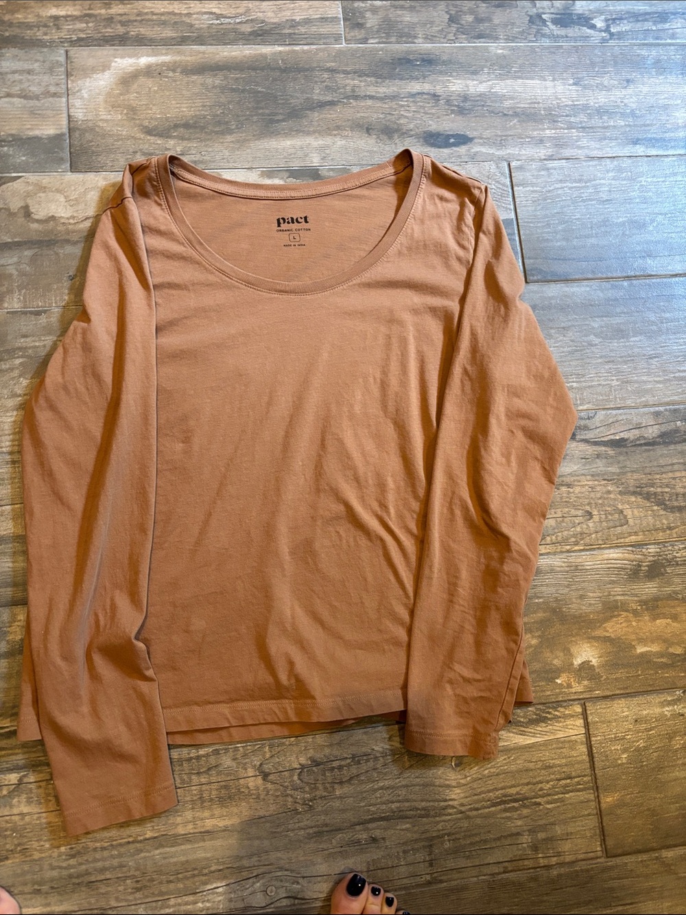 Pact Women's Long Sleeve Organic Cotton Scoop Neck Top — Rusty Brown
